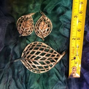 VINTAGE EMMONS SILVER  LEAF BROOCH AND EARRINGS
